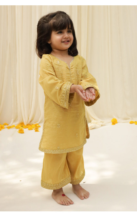 Mustard Outfit